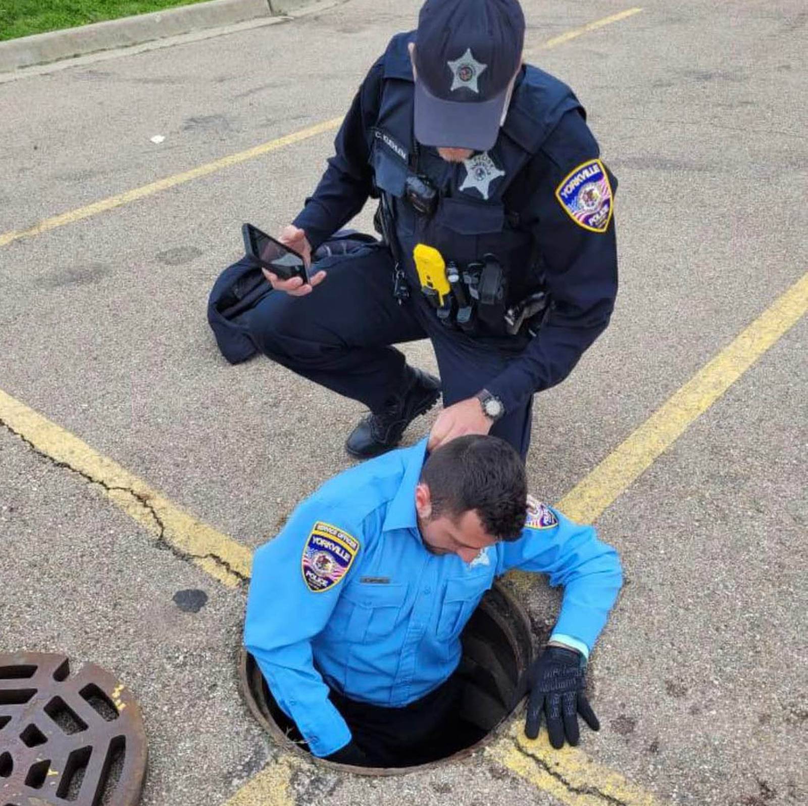 Yorkville police rescue ducklings from sewer Shaw Local