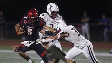 Huntley QB Malik Carter flashes potential in loss: McHenry County Week 6 notebook