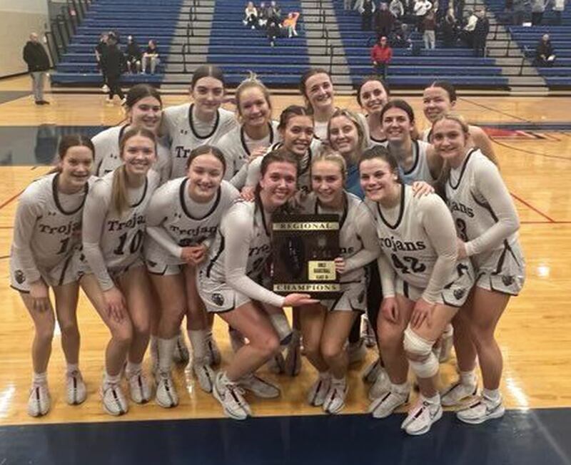 Cary-Grove's 2024 Class 3A Lakes Regional championship team.