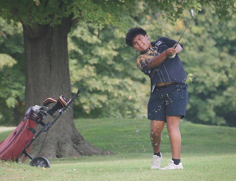 Putnam County's Alan Castro hits toward the 5th hole during the Class 1A Regionals on Wednesday, Oct. 1, 2025 at Deer Park Golf Club in Oglesby.
