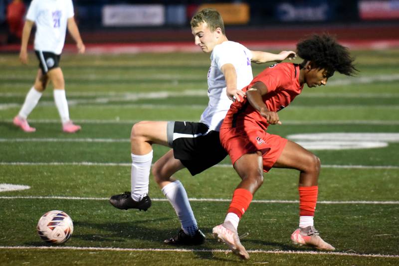 Manteno's Matthew Ritzke, left, and Bradley-Bourbonnais' Josh Jones battle for possession during a game at Bradley-Bourbonnais Tuesday, Sept. 16, 2025.