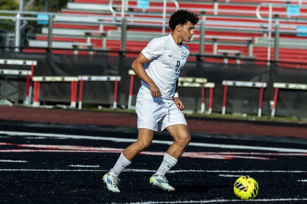 Andrew Calderon scores two goals, unbeaten Minooka continues turnaround season with win at Bolingbrook