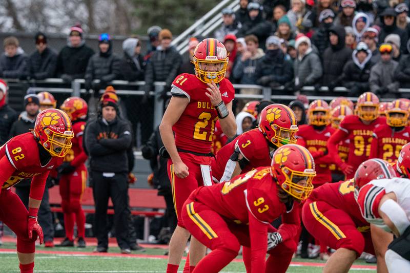 Batavia’s Ryan Boe (21) reads the defense before taking the snap against Yorkville during a 7A quarterfinal playoff football game at Batavia High School on Saturday, Nov 12, 2022.