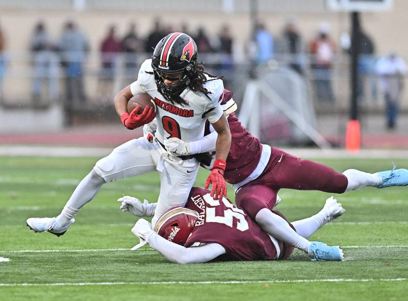 Metamora's Charlie Delinski (9) in action during the class 4A second round playoff game against Morris on Saturday, NOV. 08, 2025, at Morris.