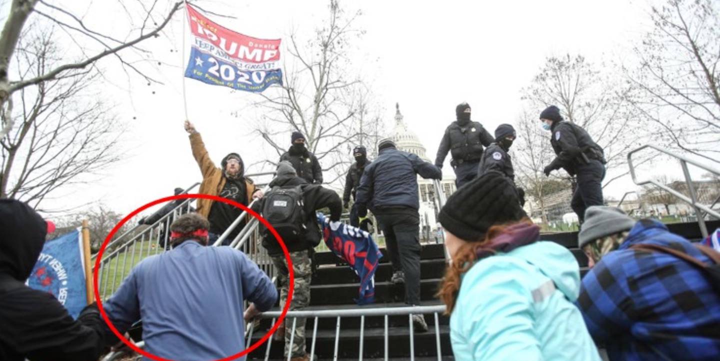 John Schubert III "pushing and pulling on a barricade at Peace Circle" on Jan. 6, 2021 in Washington, DC., according to federal prosecutors.