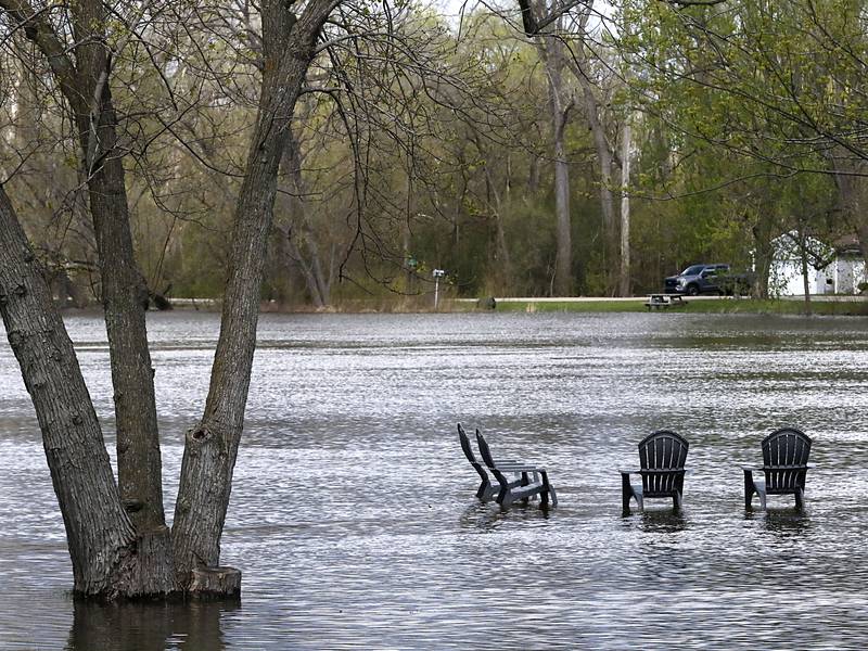 Fox River flooding prompts closures as wary residents await crest
