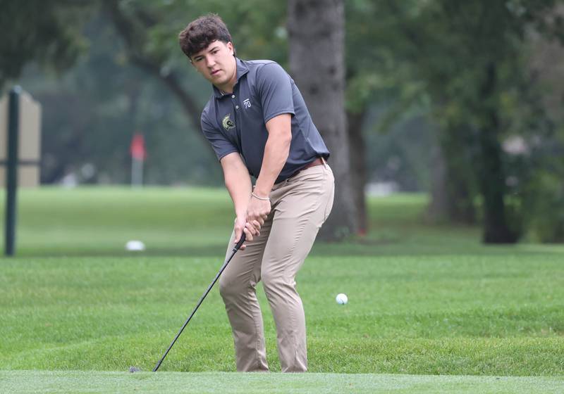Sycamore’s Luther Swedberg chips onto the second green Wednesday, Sept. 27, 2023, during the Class 2A boys golf regional at Sycamore Golf Club.