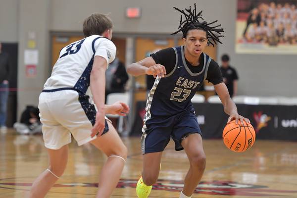 DePaul commit Mason Lockett goes for 24, but New Trier overwhelms Oswego East at When Sides Collide Shootout