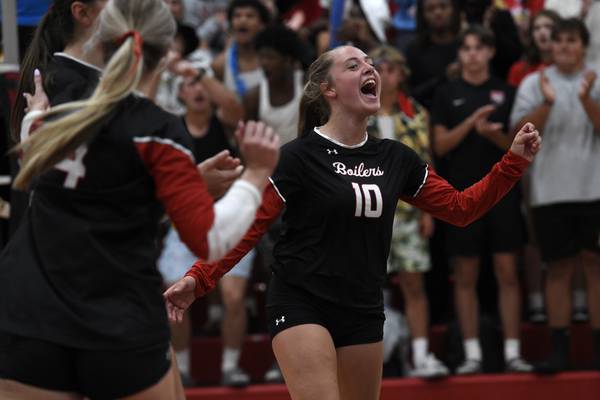 Bradley-Bourbonnais bests Beecher in straight sets to win home opener
