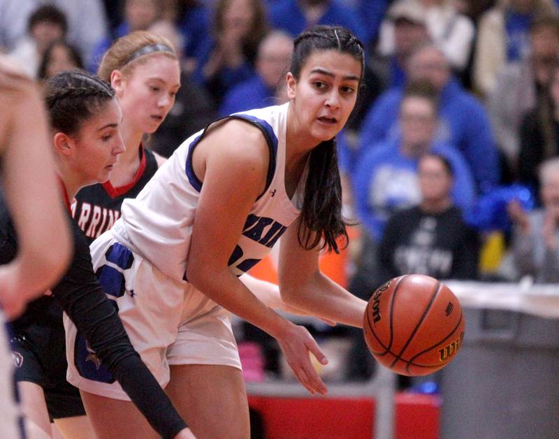 Geneva’s Leah Palmer passes the ball under the basket during the Class 4A Schaumburg Supersectional against Barrington on Monday, Feb. 27, 2023.