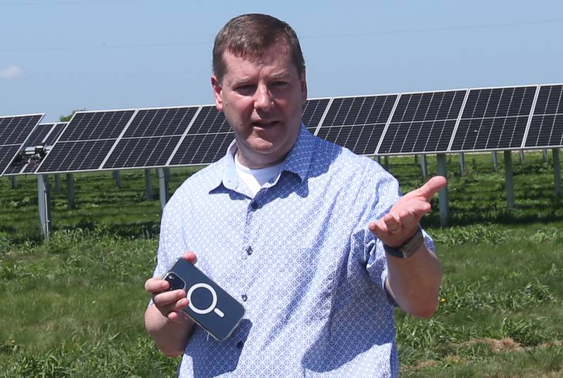 Altorfer Cat Vice President Jim Ellis speaks during a ribbon-cutting of a 1-megawatt generating solar farm on Monday, June 23, 2025, at the intersection of Peggy Land and Epperson Road in Princeton.
