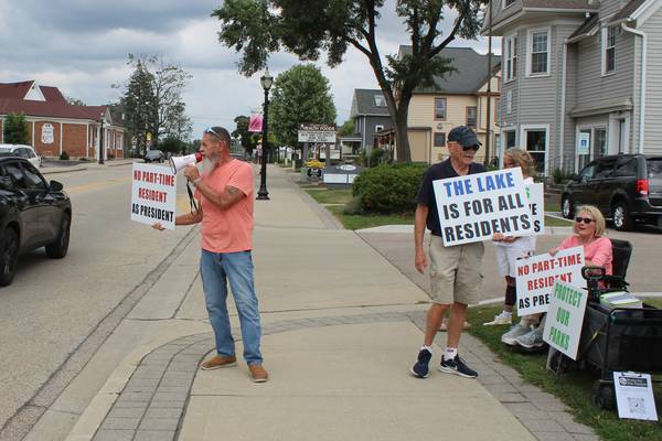 Crystal Lake residents rally for park district – and against recent park board actions