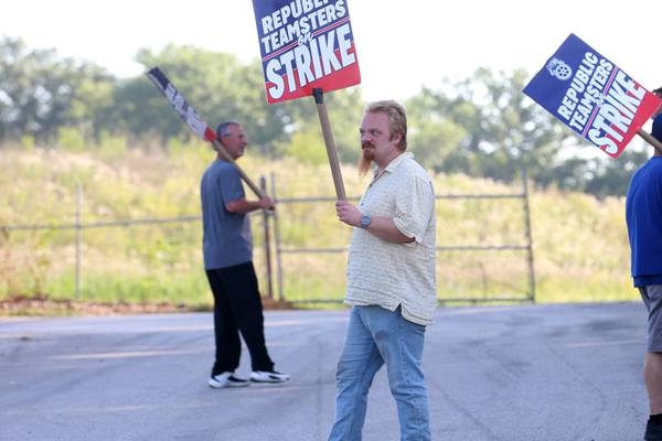 Republic Services strike in Ottawa ends after weeks of negotiations