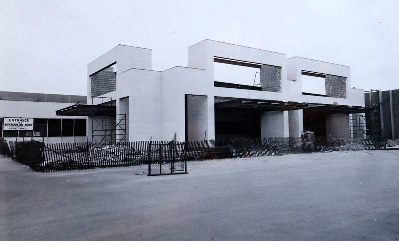 Crews build the entrance to Montgomery Wards on the southeast side of the Peru Mall in 1973.