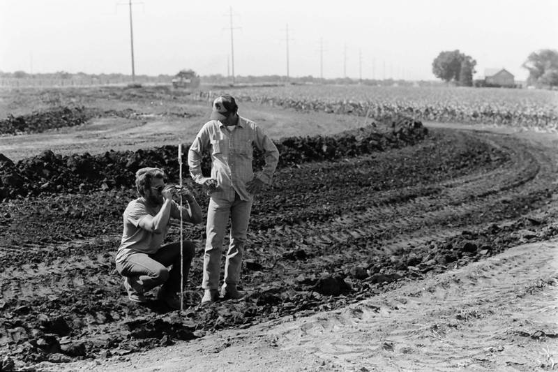 Crews clear land for the Illinois Valley Regional Airport on June 10, 1985 in Peru.