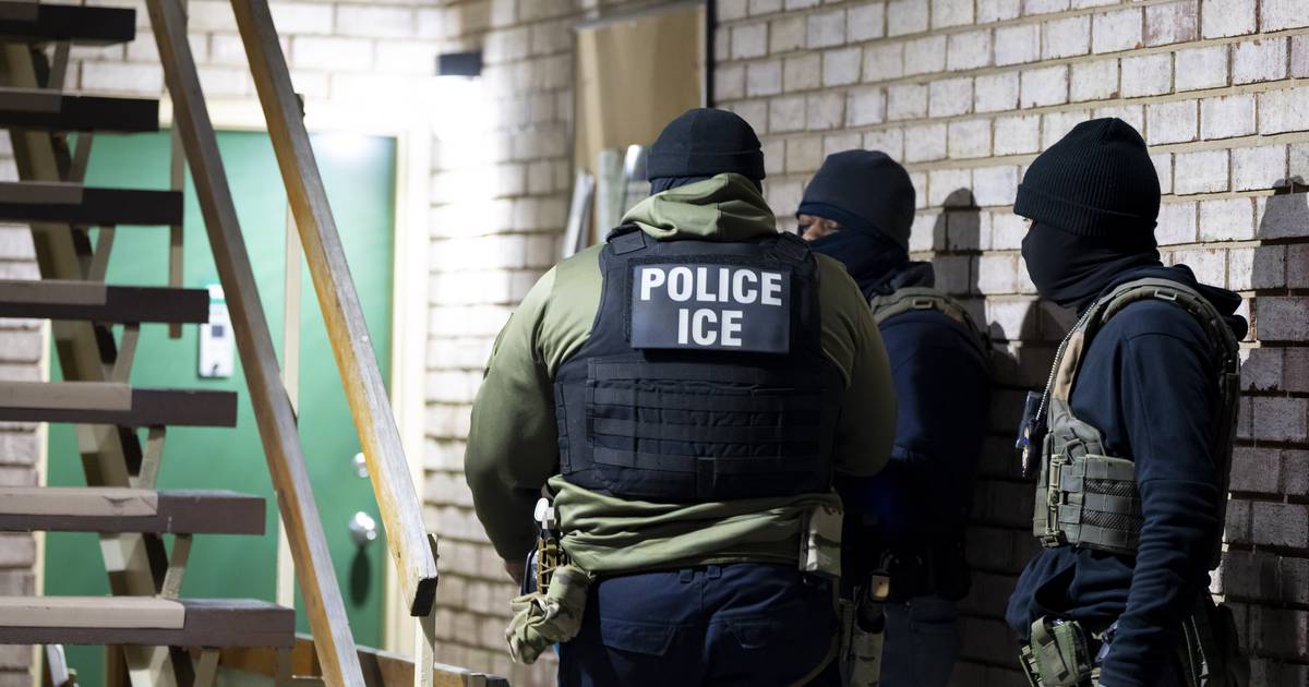 Trump directs ICE to expand deportations in Democratic-run cities including Chicago