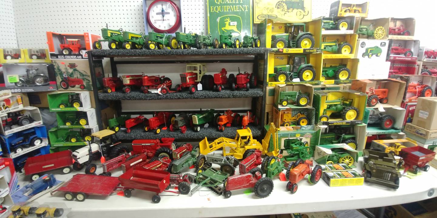 5 things to do in the Illinois Valley Markets, shows highlight weekend