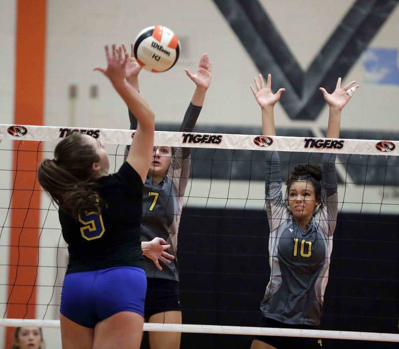 Photos 15th annual Wheaton Classic volleyball tournament Shaw Local