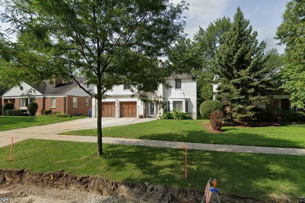 Single-family home in Elmhurst goes for $810,000