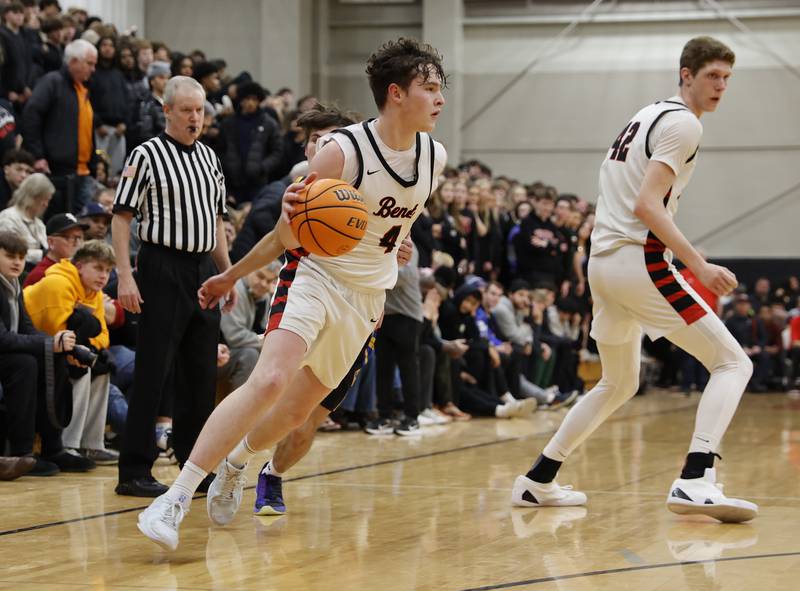 Benet's Ethan MacDermot (4) drives to the basket during the When Sides Collide Shootout basketball tournament between Benet Academy and Warren Township high schools on Saturday, Jan. 24, 2026 in Lisle, IL.