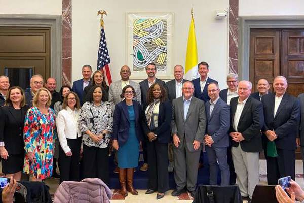 ‘Regular neighborhood guy’: Suburban mayors talk White Sox with Pope Leo XIV during Vatican trip