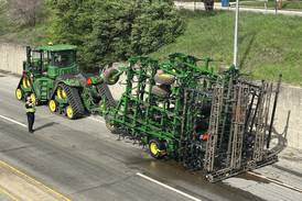 Lane of Route 251 closes in Peru after hydraulic fluid leak