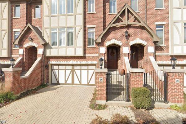 Single-family home sells in St. Charles for $940,000