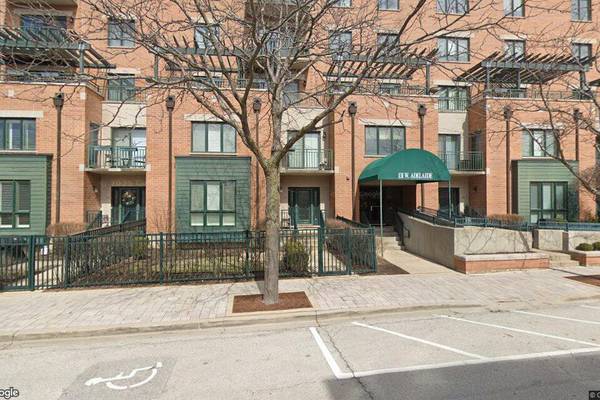 Townhouse in Elmhurst goes for $755,000