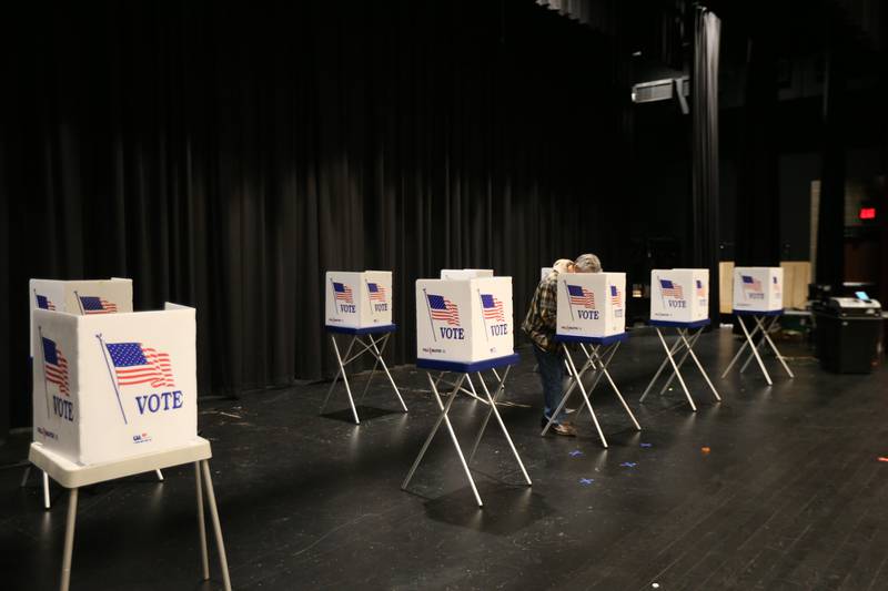 A lone voter fills out her ballot at Hall High School on Tuesday, Nov. 8, 2022 in Spring Valley.