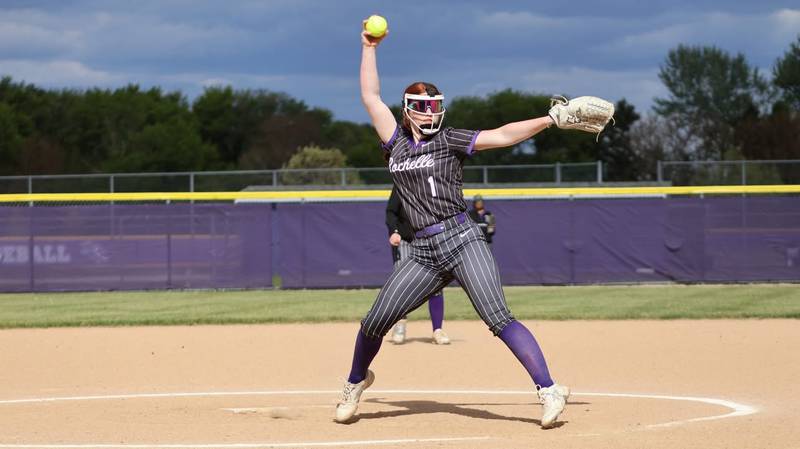 Rochelle's Emma Heller delivers a pitch during the Hubs' game with Sterling.
