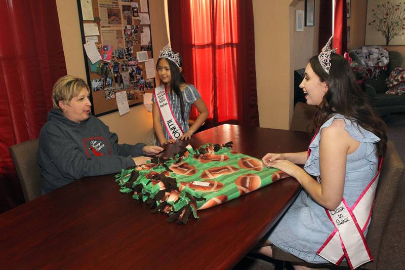 Candace H. Johnson for Shaw Local News Network
April Soulak-Andrews, of Antioch, president and founder, talks with Audrey Ruhl, 10, of Antioch (Ms. Illinois PreTeen 2023) and Alexandra Lynch, 21, of Lindenhurst, (Miss Illinois 2023) after making a no-sew fleece blanket  together for the annual blanket drive for The Penny’s Purpose in Antioch. Both Audrey and Alexandra are youth ambassadors for The Penny's Purpose. (12/18/22)