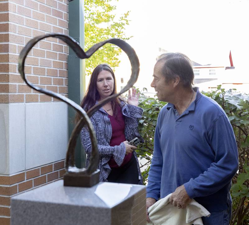 Winifred Knox library director Amy Runkle speaks with artist Mike McNamara after the sculpture being placed in dedication to the Knox Monday, Oct. 20, 2025, in Franklin Grove.