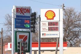 Gas prices in northern Illinois expected to jump as Iran war rattles global oil markets