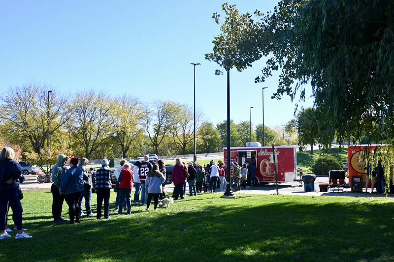 Attendees line up at Didoughs Twisted Pretzel Company during the inaugural Battle For The Basket on Sunday, Oct. 22 at the Jordan Block in Ottawa.
