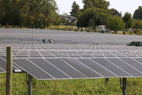 Illinois lawmakers OK sweeping energy reform package that governor pledges to sign