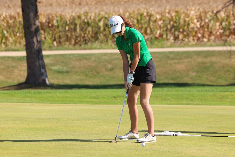 Dwight's Isabella Dinelli makes her final putt during the IHSA Class 1A Dwight Regional at the Dwight Country Club on Tuesday, Sept. 30, 2025. Dinelli finished tied for third with a score of 90.