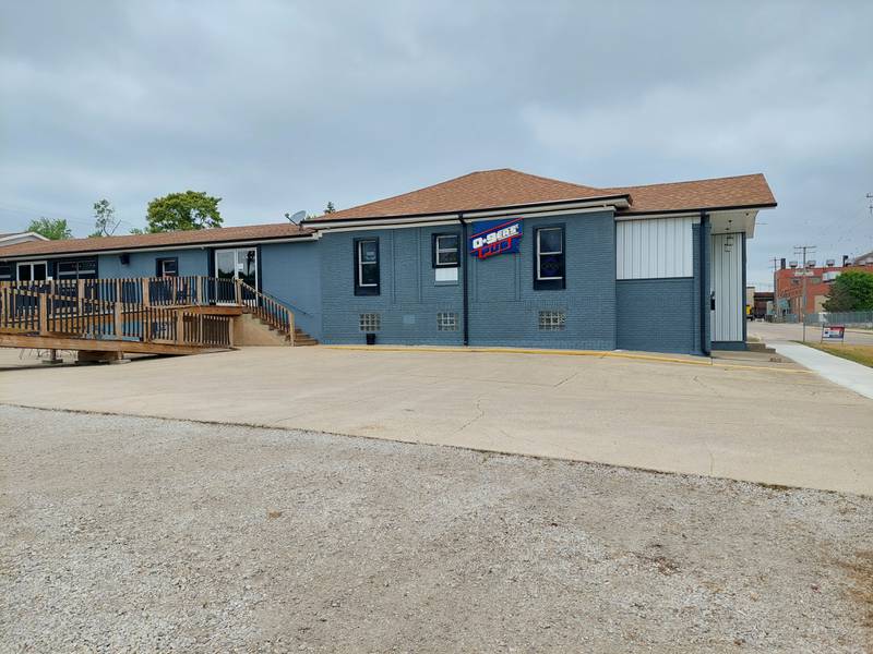 0-9ers' Pub in Streator is located across Shabbona Street from Owens-Illinois glass factory. O-9ers’ name derives from the old “Line-O-Nine” weekly employee newspaper that Owens-Illinois used to publish as a way to keep up with news across the factory.