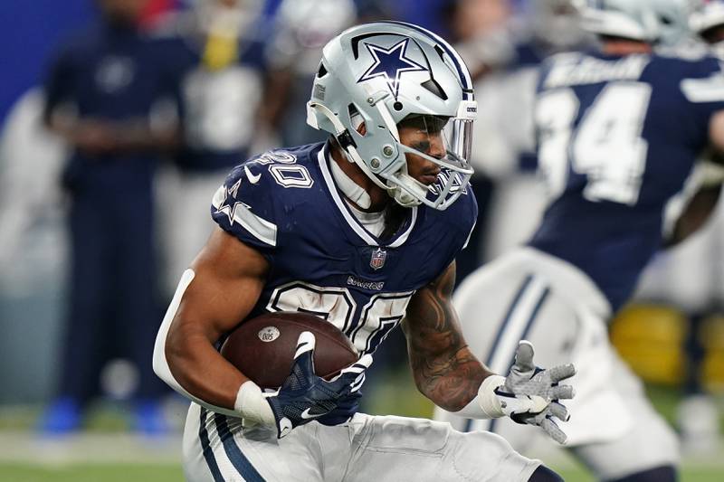 Dallas Cowboys running back Tony Pollard (20) rush the ball against the New York Giants during the fourth quarter of an NFL football game, Monday, Sept. 26, 2022, in East Rutherford, N.J. (AP Photo/Frank Franklin II)