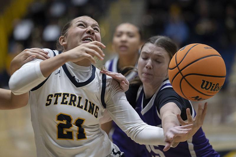 Sterling’s Jaelynn James is fouled by Rochelle’s Jayden Dickey Tuesday, Jan. 6, 2026.