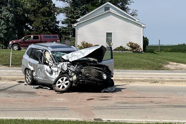 Crash Saturday in Joliet damages vehicles, including semitrailer