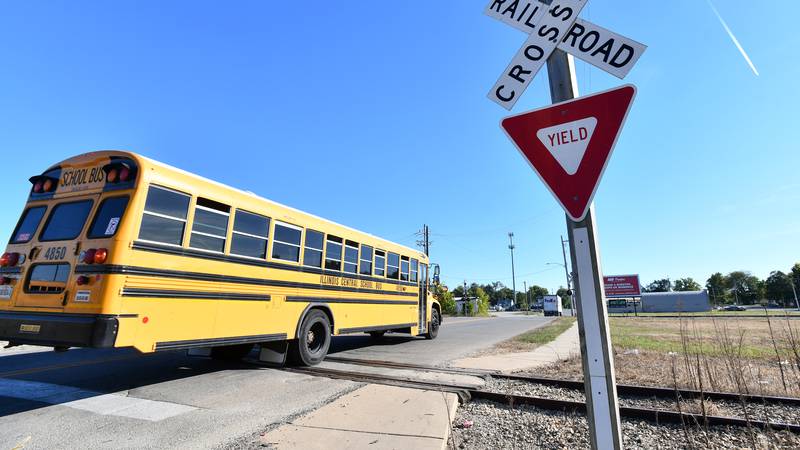 Railroad crossings across northern Illinois to see upgrades as part of $376 million 5-year program