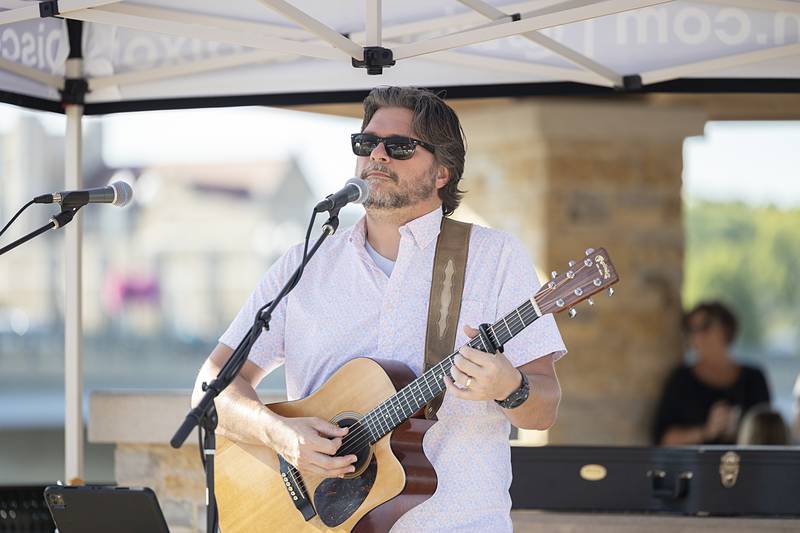 Andrew Robinson entertains the crowd Wednesday, Aug. 21, 2024, at Dixon City Market.