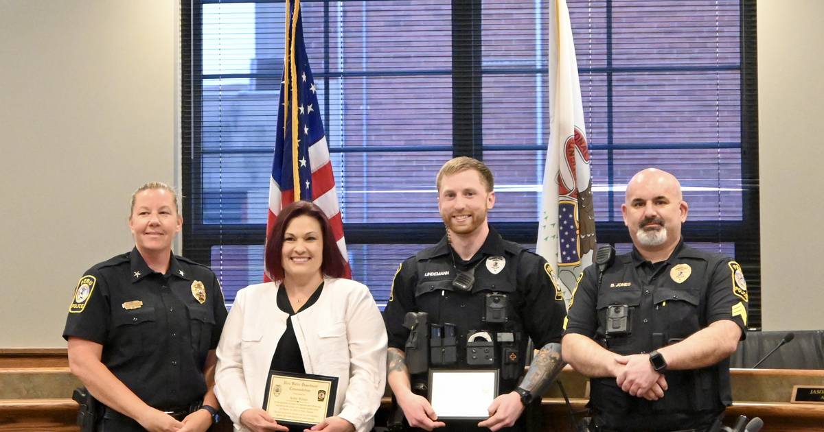 2 Peru officers honored for saving person in mental health crisis