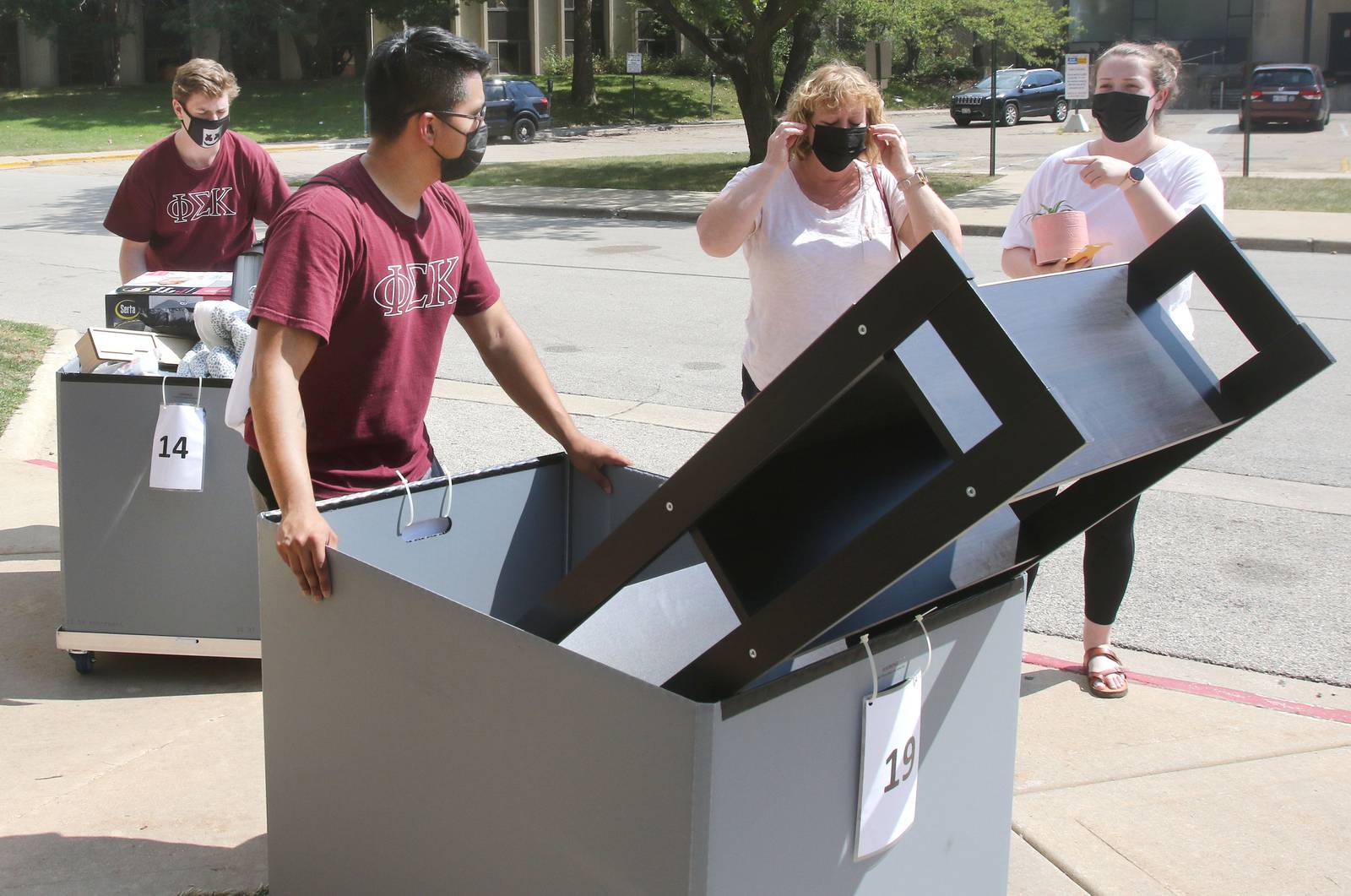 Photos NIU students on movein day Shaw Local