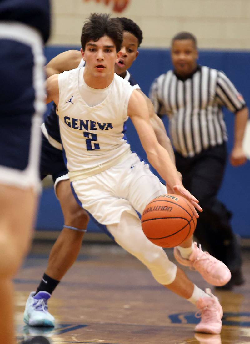 Brian Hill/bhill@dailyherald.com
Downers Grove South’s Jalen House (0) knocks the ball away from Geneva’s Gabe Jensen (2) Friday November 24, 2023 in Geneva.