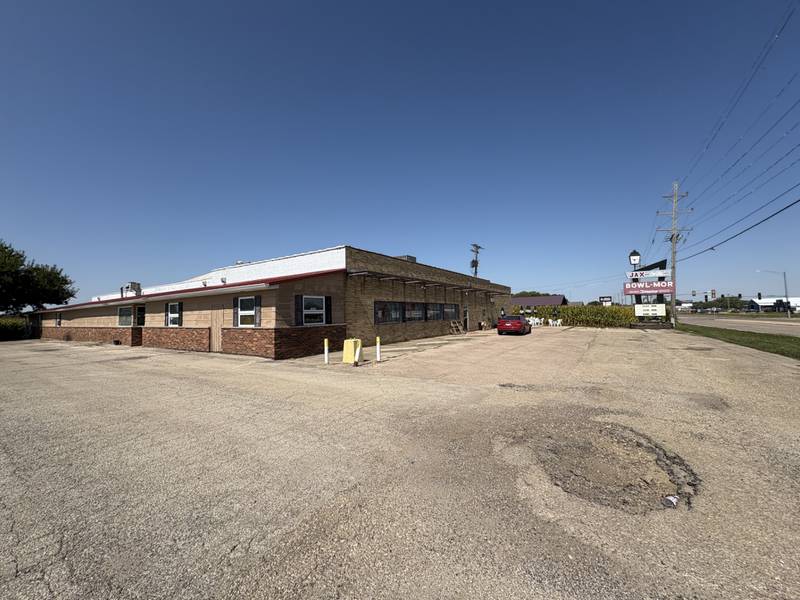 The Streator Plan Commission has recommended a facade grant to help update the exterior of Bowl Mor, including siding, painting and improvements to the outdoor seating area.