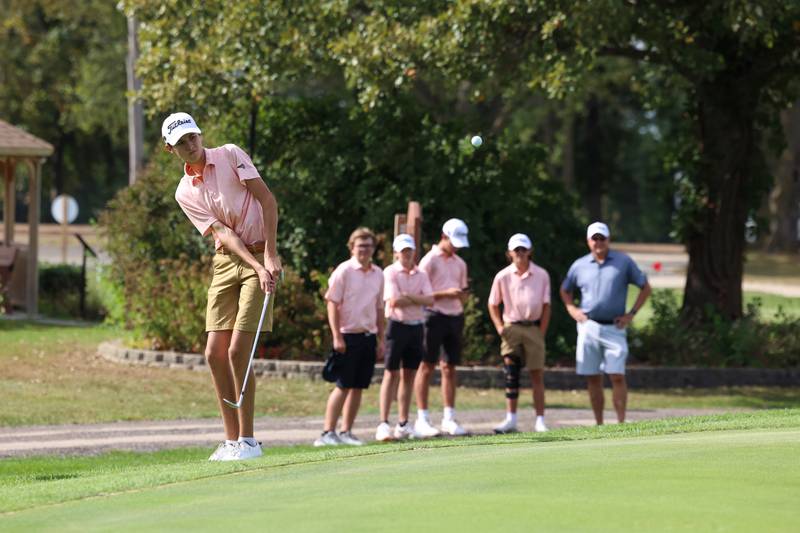 Beecher's Peyton Serafin chips onto the green of hole 18 during the IHSA Class 1A Kankakee (McNamara) Regional at the Kankakee Elks Country Club on Wednesday, Oct. 1, 2025. Serafin would finish in first place overall with a 76 to help the Bobcats' team earn second place.