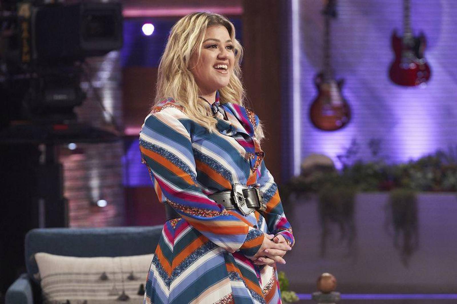 Kelly Clarkson Zoombombs South Elgin High choir teacher's class Shaw