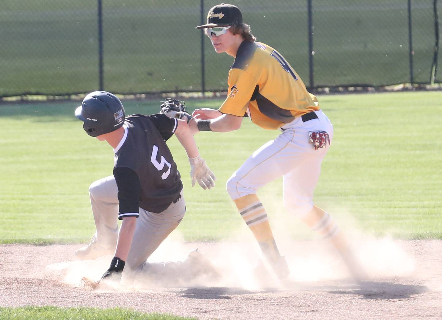 Putnam County's Blake Billups (4) tags out Woodland/Flanagan-Cornell's Carter Ewing (5) at second base on Thursday, May 4, 2023, at Putnam County High School.