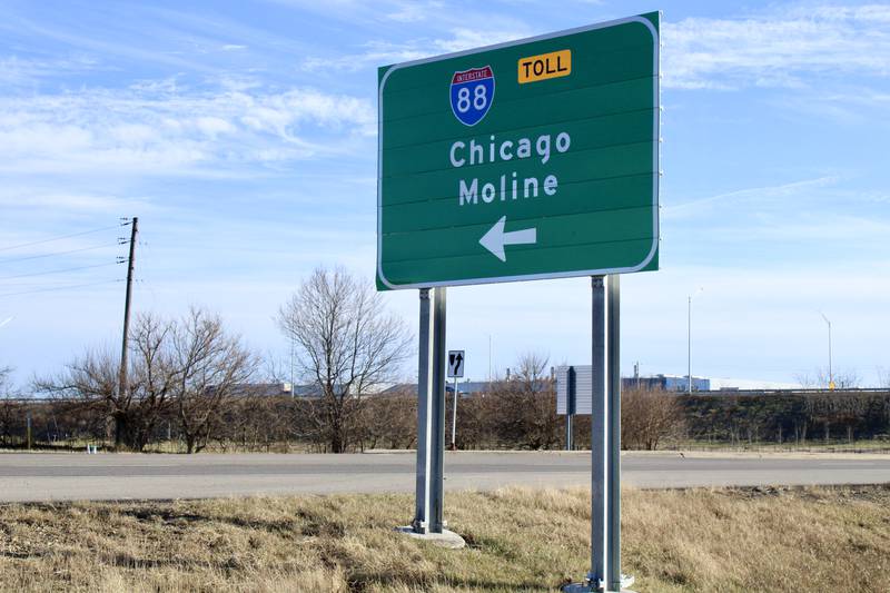 A roadsign south of Dixon that points to the Interstate 88 - Reagan Memorial Tollway on ramp on Friday, Dec. 17, 2021. The Illinois Tollway released its 2022 budget, which designates $5.5 million for improvements along the tollway.
